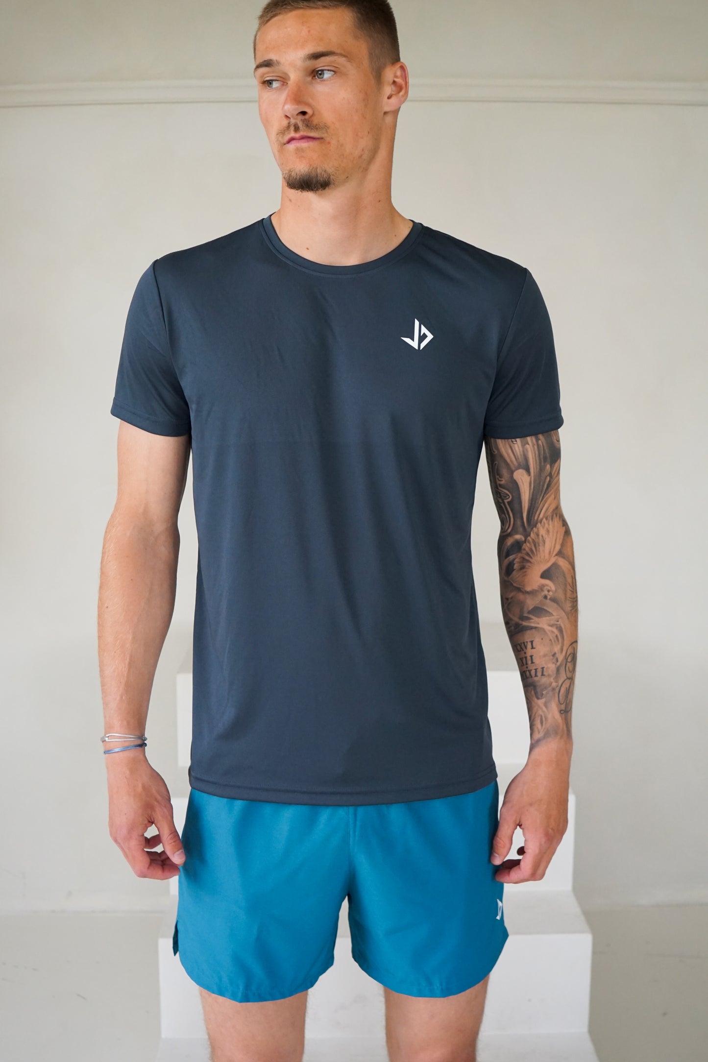 JUSS7 Intense Hardloopshirt Heren | Grijs Dry-Fit Sportshirt Korte Mouw