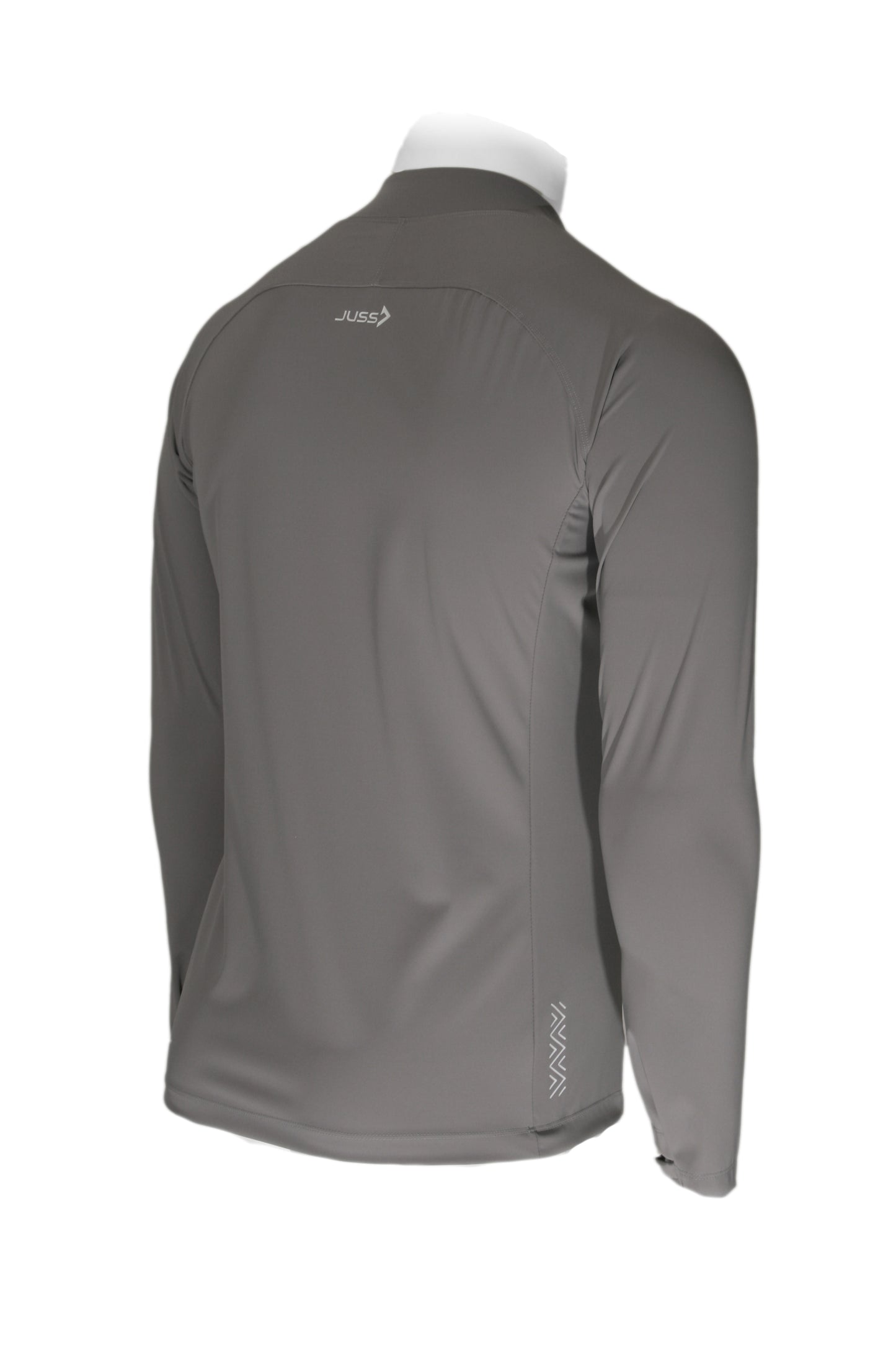 Lange man draagt grijs slim fit sportshirt van JUSS7 Sportswear