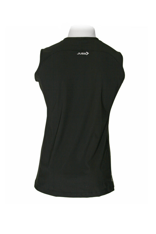 Lange man draagt zwarte extra lang sportshirt van JUSS7 Sportswear