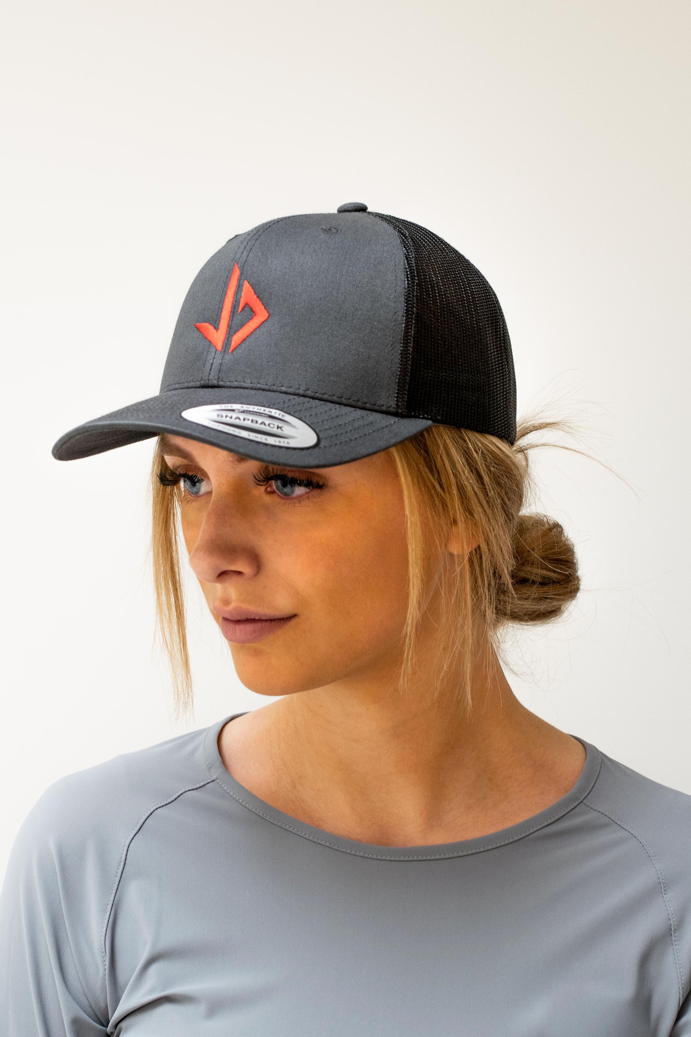 JUSS7 TRUCKER SNAPBACK - ANTRACITE